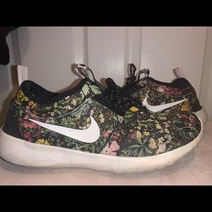 NIKE   ROSHE 🌸Floral print🌸